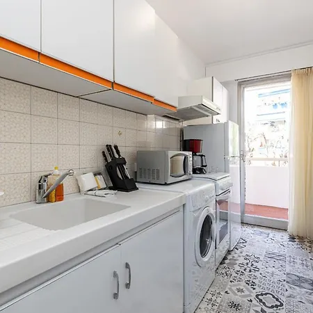 Martelly Furnished Flat アパート アンティーブ
